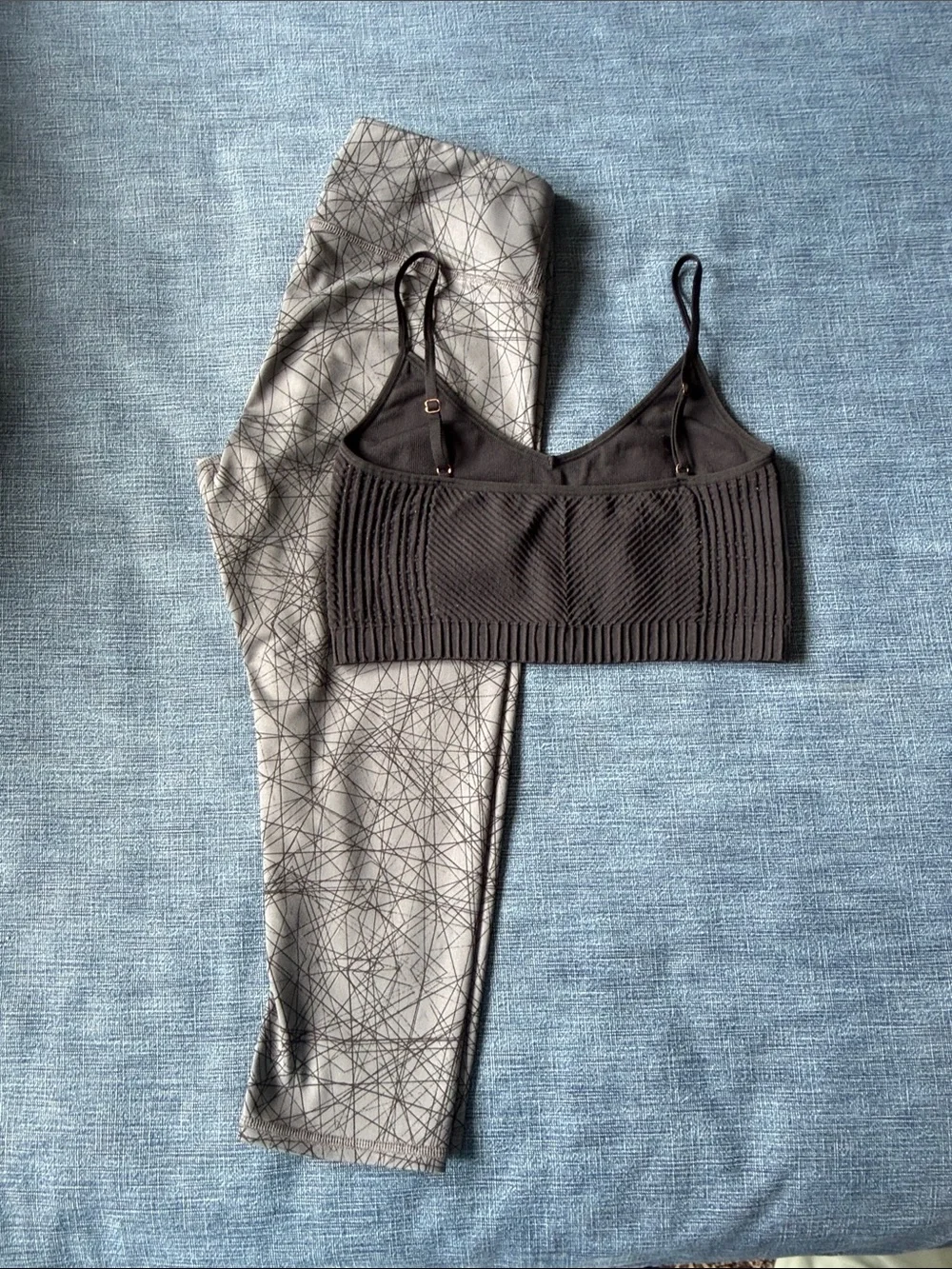 Women’s Small Alo Capri Leggings and Spiritual Ganster Bralette